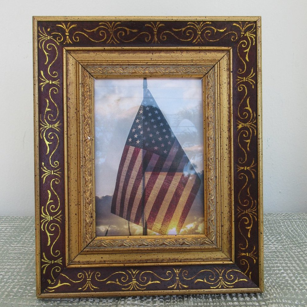 Beautiful Vintage Ornated Wood Picture Gilt Frame 9" x 11" for a 5" x 7" Picture